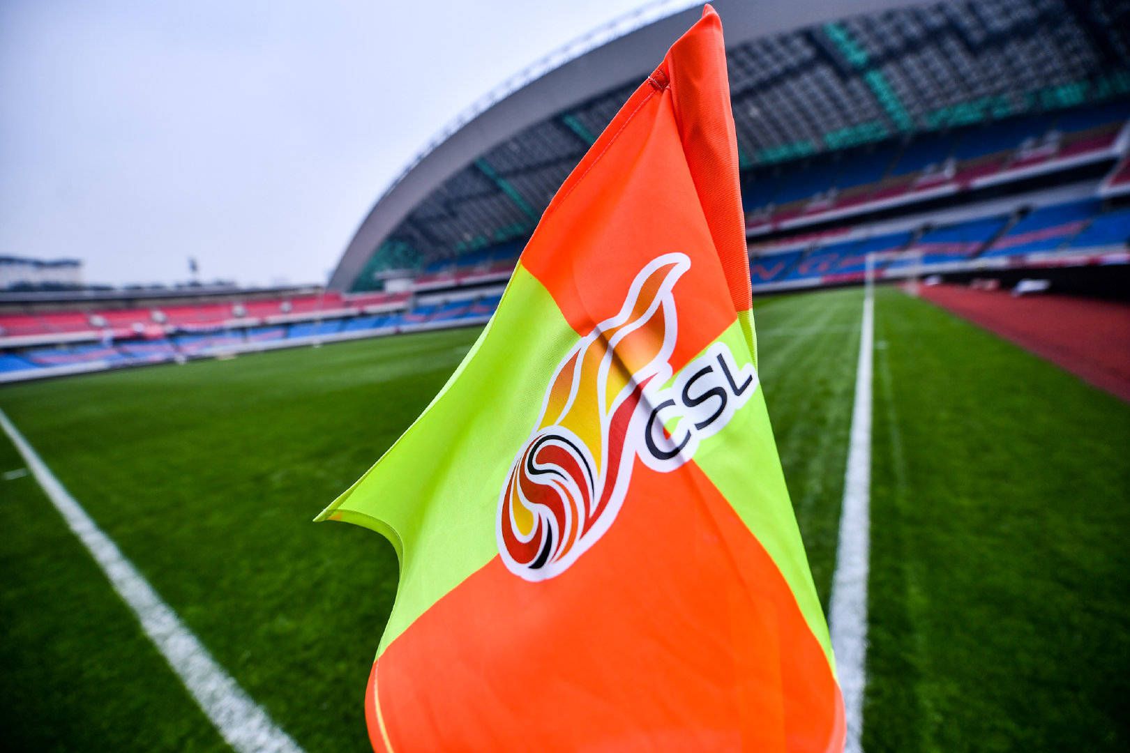 今天本来是洪五爷请客，请他及手下的那些核心骨干们，一起到天香府吃顿饭，马忠良便在其中。
